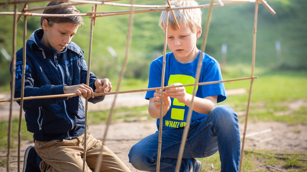 Bamboo bouwen Onderwijs bij GeoFort educatief schoolreisje leren door te beleven