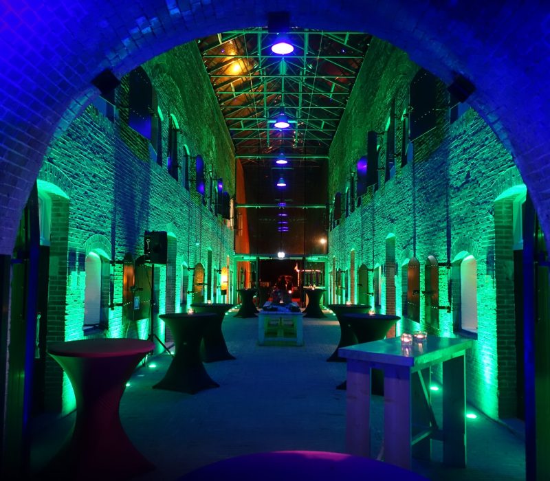 Kazerne_binnen_verlichting_avond_leeg_7